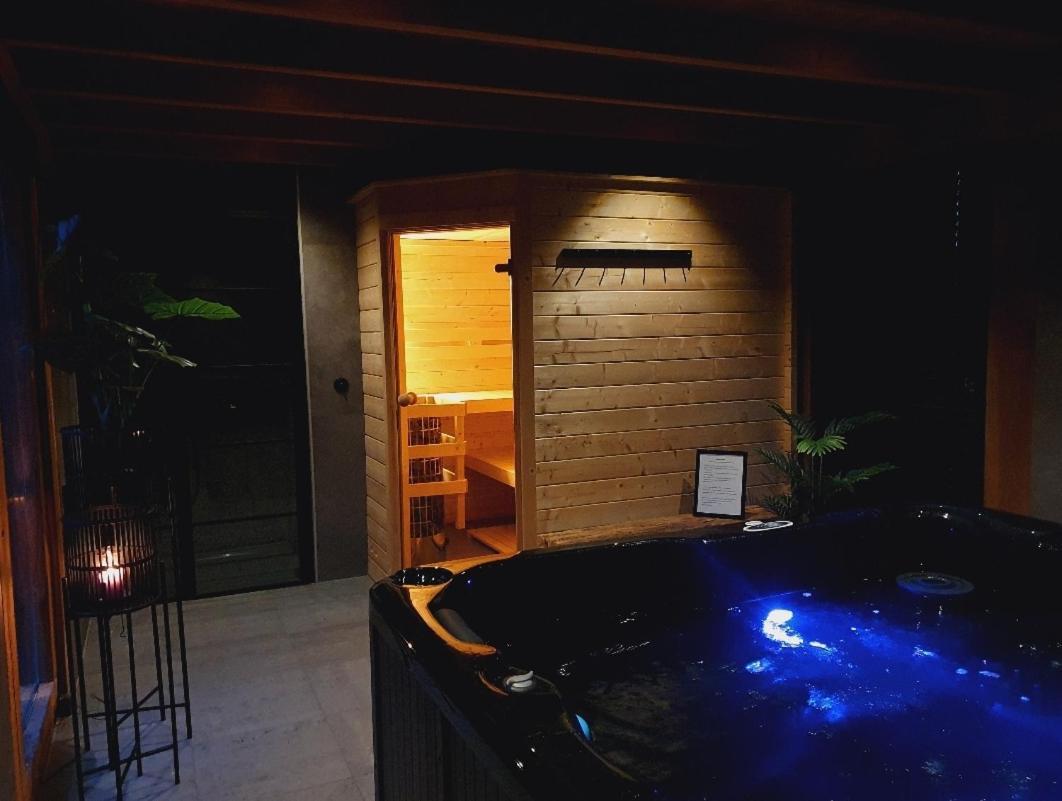 Bed and Breakfast De Friese Wouden Suameer Esterno foto